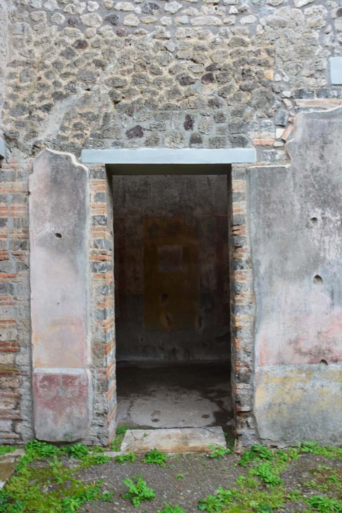 IX.5.11 Pompeii. March 2017. Room f, doorway.    
Foto Christian Beck, ERC Grant 681269 D�COR.
