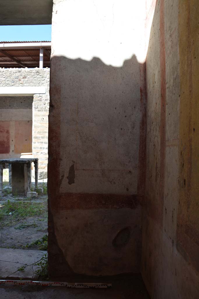 IX.5.11 Pompeii. May 2017. Room f, looking towards east wall in south-east corner.
Foto Christian Beck, ERC Grant 681269 D�COR.
