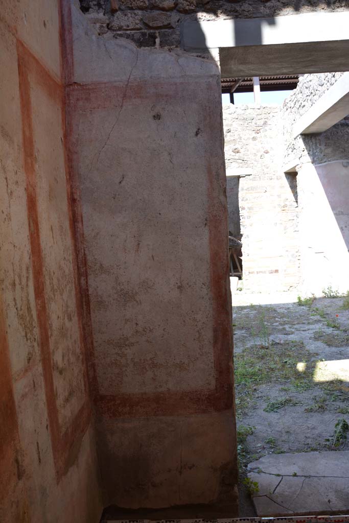 IX.5.11 Pompeii. May 2017. Room f, looking towards east wall at north end.
Foto Christian Beck, ERC Grant 681269 D�COR.
