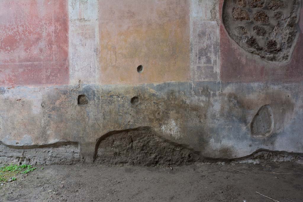 IX.5.11 Pompeii. March 2017. Room e, looking towards lower south wall with detail from zoccolo. 
Foto Christian Beck, ERC Grant 681269 D�COR.
