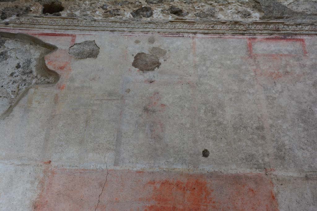 IX.5.11 Pompeii. March 2017. Room e, upper south wall and painted figure. 
Foto Christian Beck, ERC Grant 681269 D�COR.

