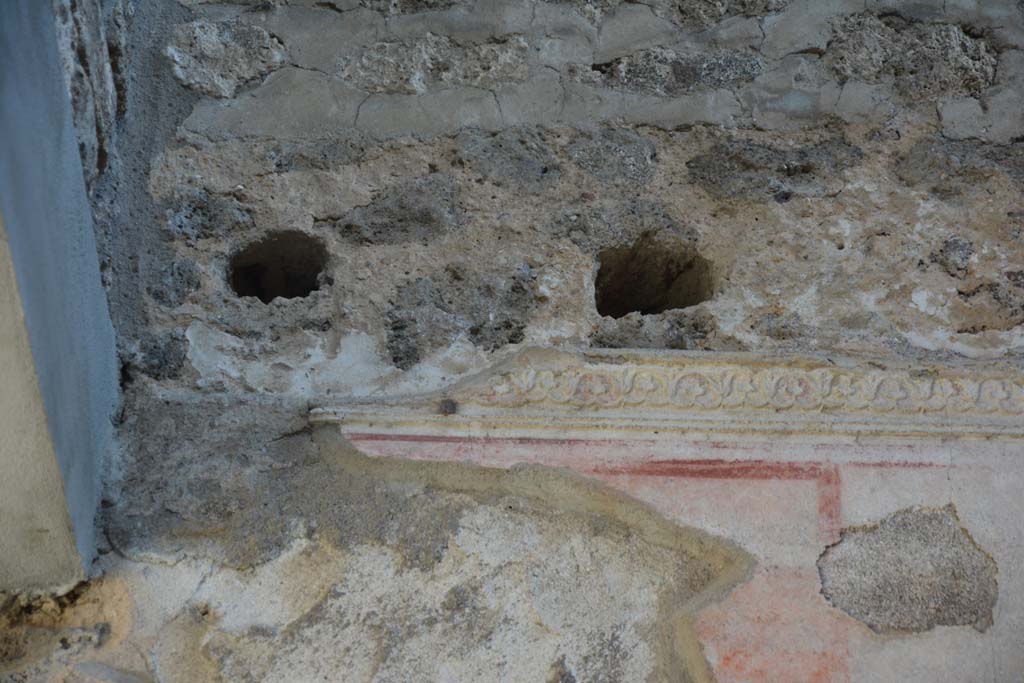 IX.5.11 Pompeii. May 2017. Room e, detail of stucco frieze from upper south wall at east end. 
Foto Christian Beck, ERC Grant 681269 D�COR.
