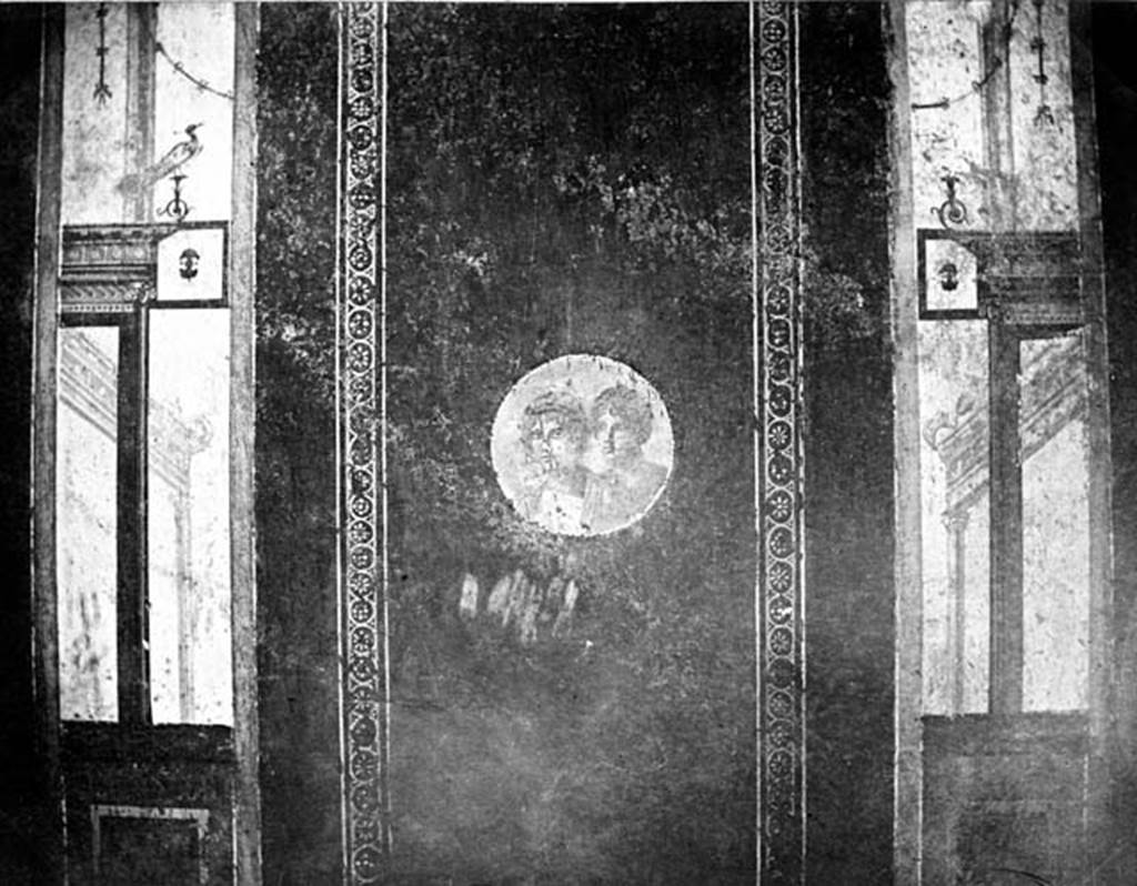 IX.5.11 Pompeii. W.379. Room 8, south wall. Wall decoration from the central panel of the south wall of the ala. 
The panel contained a border around a medallion of the head of a male and female.
On either side of the panel were architectural designs, topped by a bird on the left.
Photo by Tatiana Warscher. Photo � Deutsches Arch�ologisches Institut, Abteilung Rom, Arkiv. 
See http://arachne.uni-koeln.de/item/marbilderbestand/230996 
