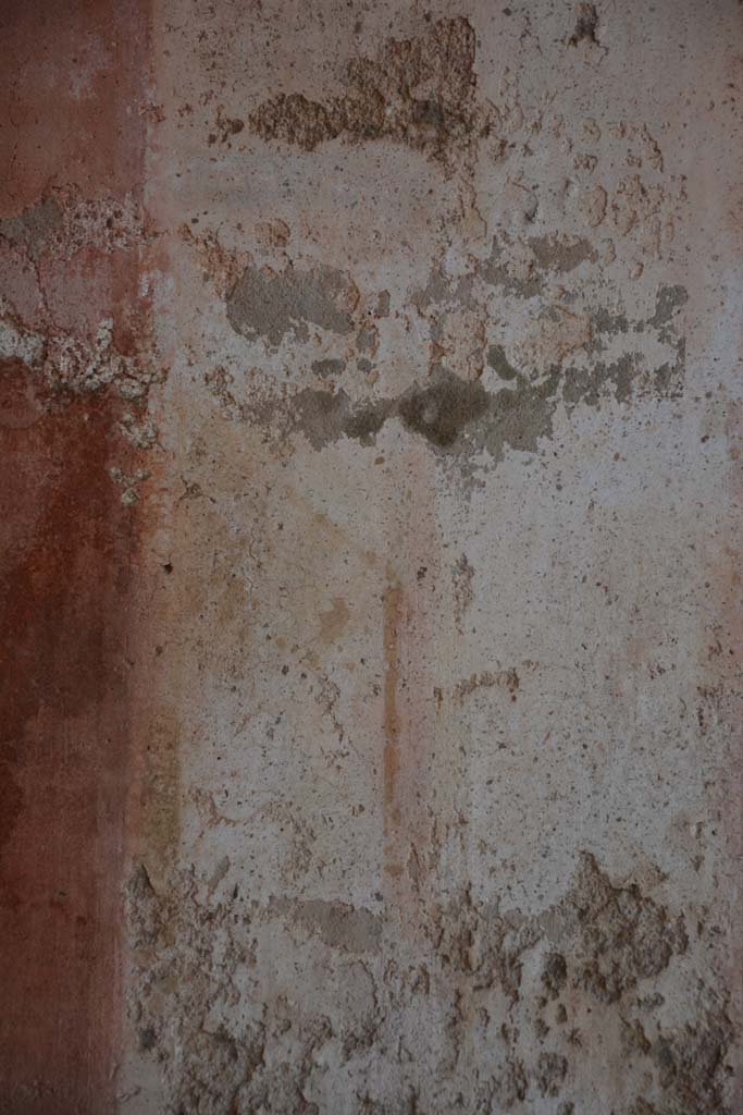 IX.5.11 Pompeii. May 2017. 
Room e, detail of remaining painted panel of architectural views on west side of central panel.  
Foto Christian Beck, ERC Grant 681269 D�COR.
