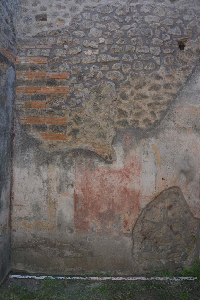 IX.5.11 Pompeii. May 2017. Room d, looking towards south wall.
Foto Christian Beck, ERC Grant 681269 D�COR.
Found in the centre red panel would have been a painting of Ariadne abandoned.
See Helbig, W., 1868. Wandgem�lde der vom Vesuv versch�tteten St�dte Campaniens. Leipzig: Breitkopf und H�rtel. (1224).


