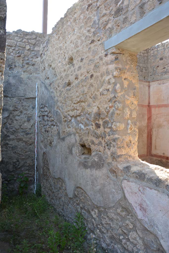 IX.5.11 Pompeii. May 2017. Room u, north-west corner, with north wall and window into room k.
Foto Christian Beck, ERC Grant 681269 D�COR.
