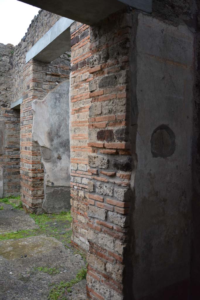 IX.5.11 Pompeii. March 2017. Room g, wall on north side of doorway at west end. 
Foto Christian Beck, ERC Grant 681269 D�COR.

