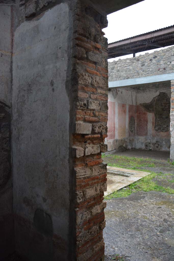 IX.5.11 Pompeii. March 2017. Room g, wall on south side of doorway at west end. 
Foto Christian Beck, ERC Grant 681269 D�COR.
