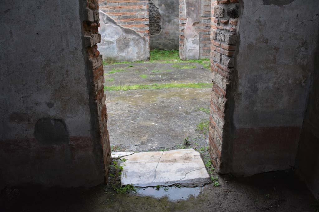 IX.5.11 Pompeii. March 2017. Room g, looking west through doorway into atrium b.
Foto Christian Beck, ERC Grant 681269 D�COR.
