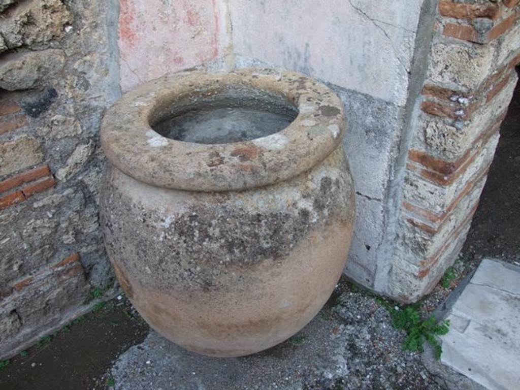 IX.5.11 Pompeii. December 2007. Room 2, terracotta pot outside doorway.
According to Bragantini, found written on a dolia was � 
PHILEROS
M.FVLVI.SER.    [CIL X 8047,15]
See Bragantini, de Vos, Badoni, 1986. Pitture e Pavimenti di Pompei, Parte 3. Rome: ICCD. (p.474 (room g)
According to Epigraphik-Datenbank Clauss/Slaby (See www.manfredclauss.de) it read �
PHILEROS
M(ARCI) FULVI SER(VUS)    [CIL X 8047,15]
