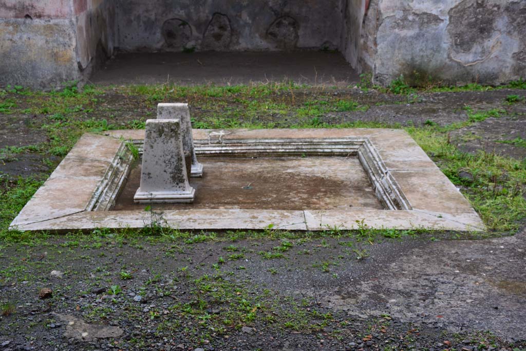 IX.5.11 Pompeii. March 2017. Room h, looking west across impluvium in atrium b towards west ala, opposite. 
Foto Christian Beck, ERC Grant 681269 D�COR.

