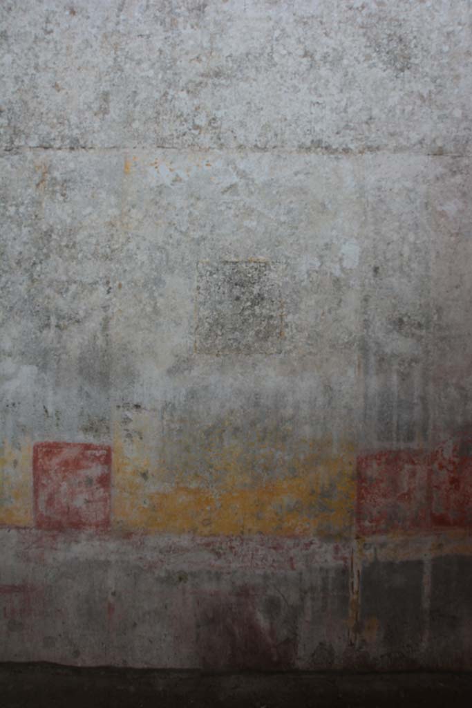 IX.5.11 Pompeii. May 2017. Room i, looking towards east wall with painting at north end.
Foto Christian Beck, ERC Grant 681269 D�COR.


