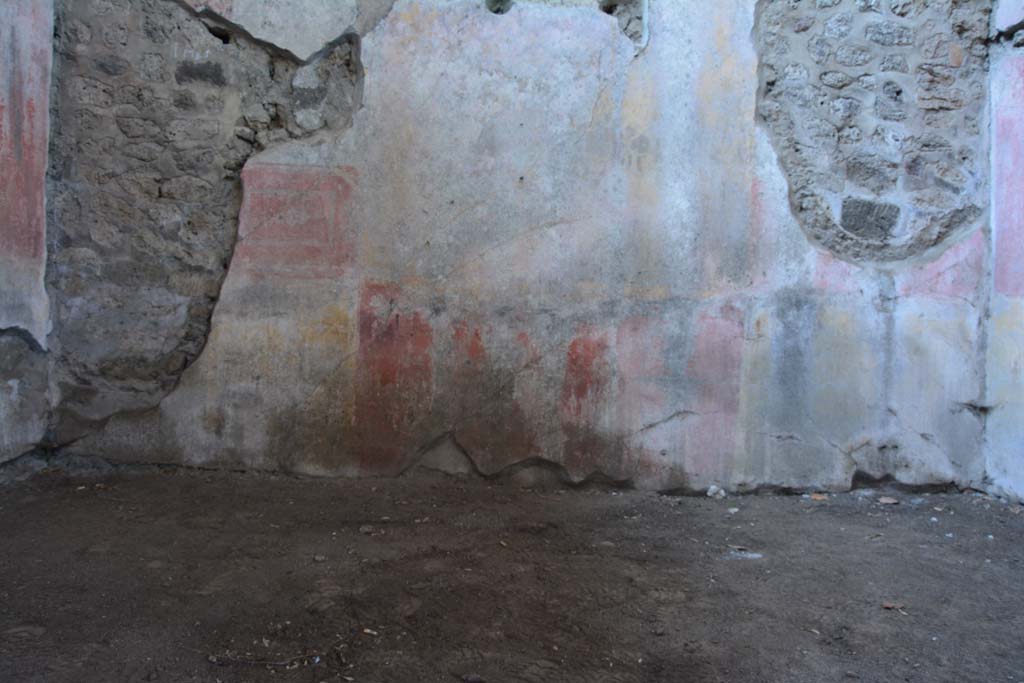 IX.5.11 Pompeii. Mach 2017. Room i, looking towards zoccolo on lower south wall.
Foto Christian Beck, ERC Grant 681269 D�COR.

