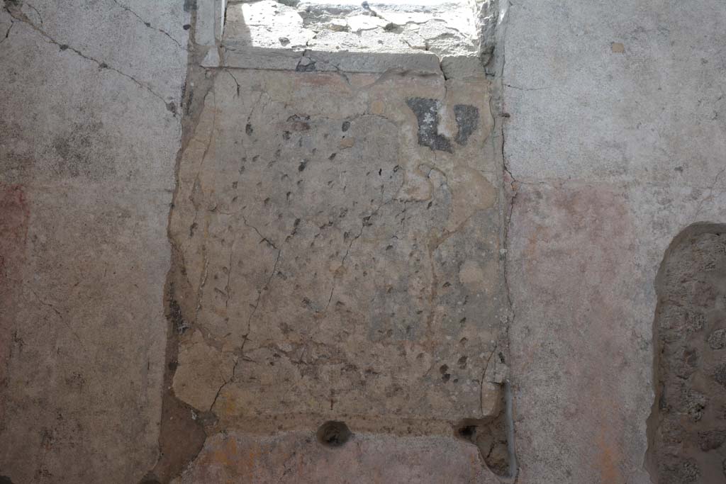 IX.5.11 Pompeii. May 2017. Room i, centre of south wall below window.
Foto Christian Beck, ERC Grant 681269 D�COR.

