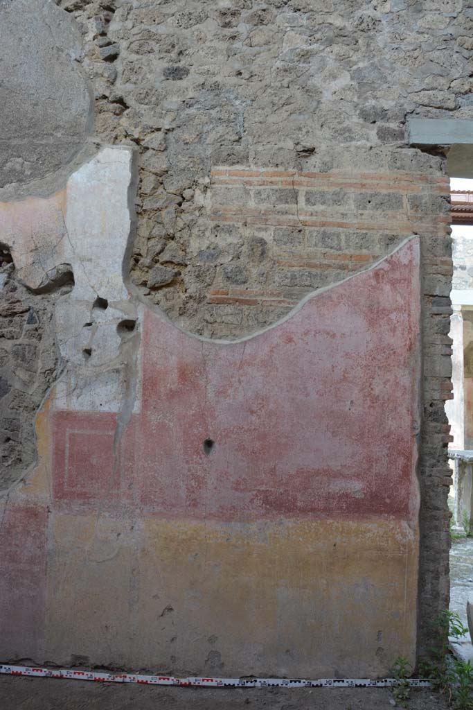 IX.5.11 Pompeii. May 2017. Room i, west wall with doorway to atrium b, on right.
Foto Christian Beck, ERC Grant 681269 D�COR.
