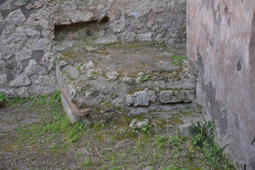 IX.5.12 Pompeii. March 2017. Base of steps to upper floor, looking east.
Foto Christian Beck, ERC Grant 681269 D�COR.

