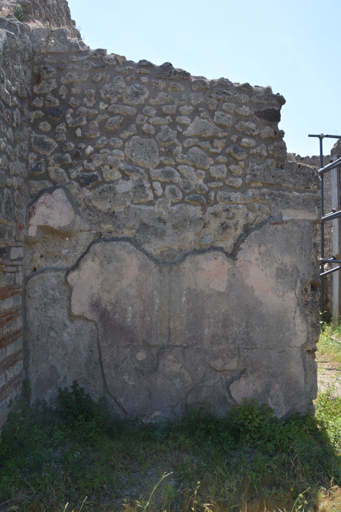 IX.5.14 Pompeii. May 2017. Peristyle �k�, south-east corner, south wall next to room �o�.
Foto Christian Beck, ERC Grant 681269 D�COR.
