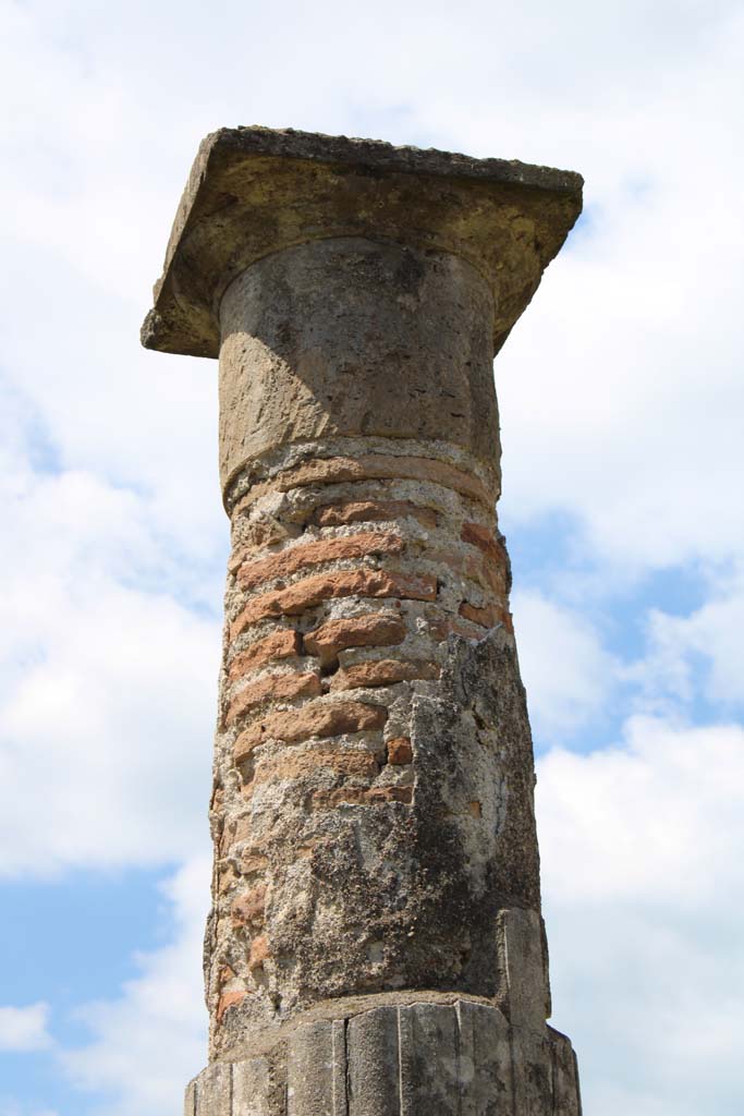 IX.5.14 Pompeii. May 2019. Room �k�, detail from top of column.
Foto Christian Beck, ERC Grant 681269 D�COR.

