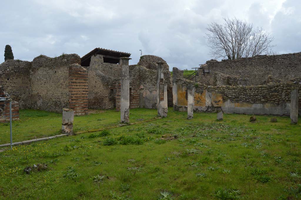 IX.5.14 Pompeii. March 2018. South-east corner of portico �k�.
Foto Taylor Lauritsen, ERC Grant 681269 D�COR.
