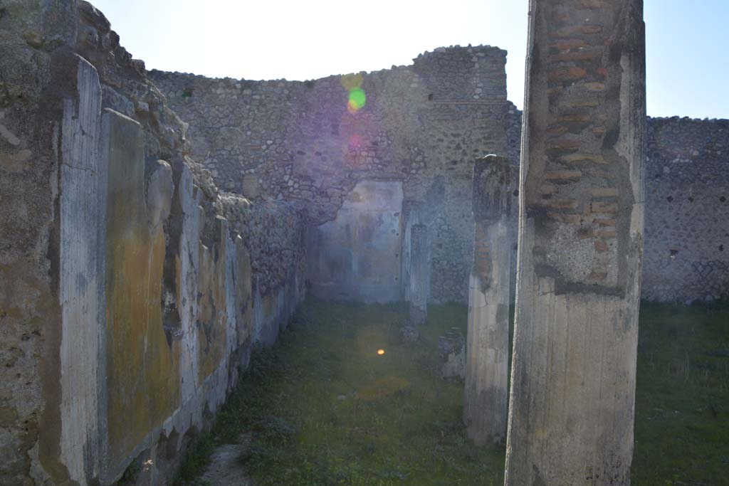 IX.5.14 Pompeii. March 2017.  Peristyle �k�, looking west along south portico.
Foto Christian Beck, ERC Grant 681269 D�COR.

