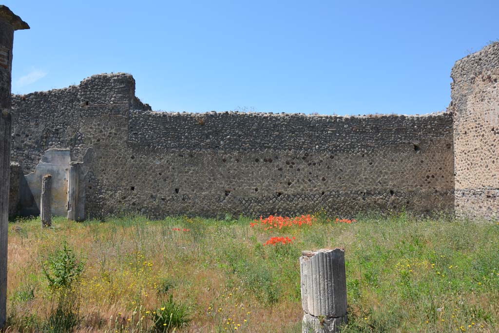IX.5.14 Pompeii. May 2017. Peristyle �k�, looking towards west wall. 
Foto Christian Beck, ERC Grant 681269 D�COR.

