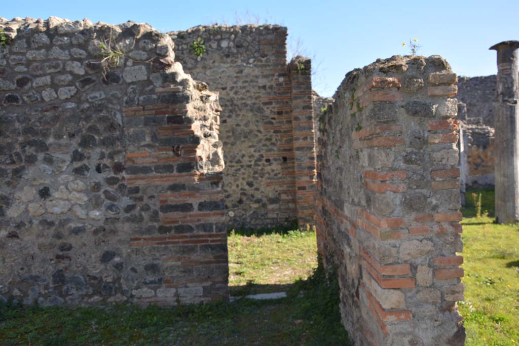 IX.5.14 Pompeii. May 2017. Room �b�, south-west corner of atrium, with doorway into room �m�, in centre. 
Foto Christian Beck, ERC Grant 681269 D�COR.
