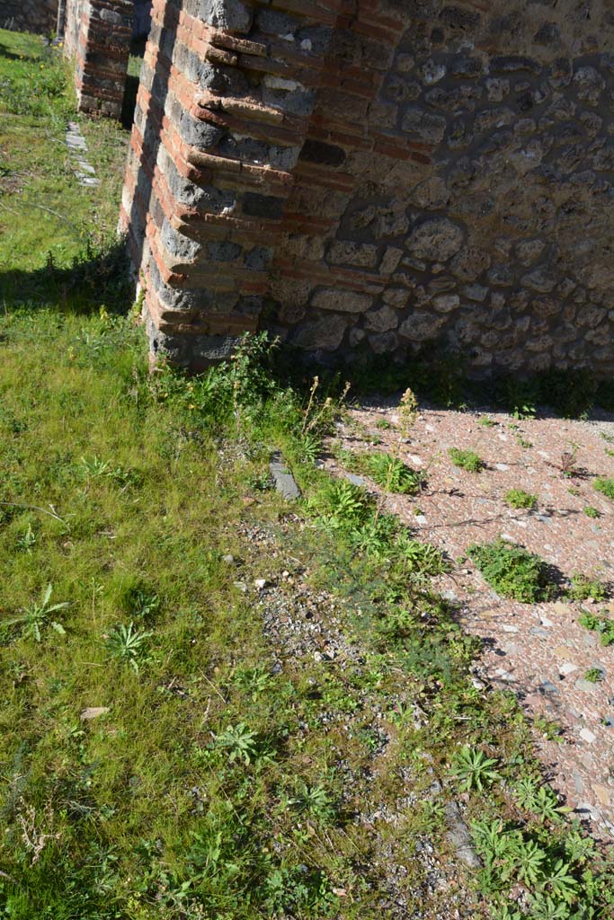 IX.5.14 Pompeii. May 2017. Room �n�, looking north along line of doorway threshold.
Foto Christian Beck, ERC Grant 681269 D�COR.

