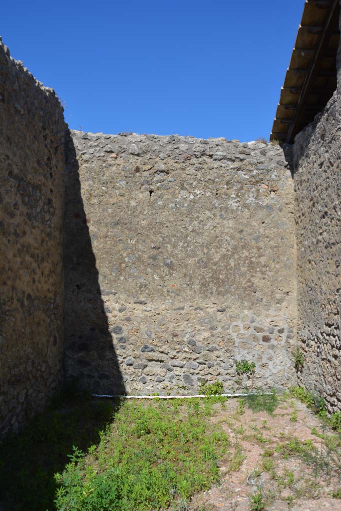 IX.5.14 Pompeii. May 2017. Room �n�, east wall and south-east corner.
Foto Christian Beck, ERC Grant 681269 D�COR.
