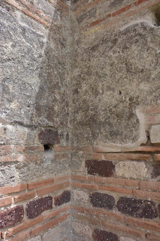 IX.5.14 Pompeii. May 2017. Room “b”, detail from south-east corner of atrium.
Foto Christian Beck, ERC Grant 681269 DÉCOR.