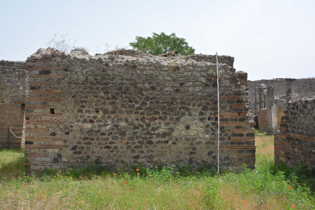 IX.5.14 Pompeii. May 2017. Room “b”, looking towards south wall of atrium, with south ala, “i”, on left, and room “m”, on right.
Foto Christian Beck, ERC Grant 681269 DÉCOR.