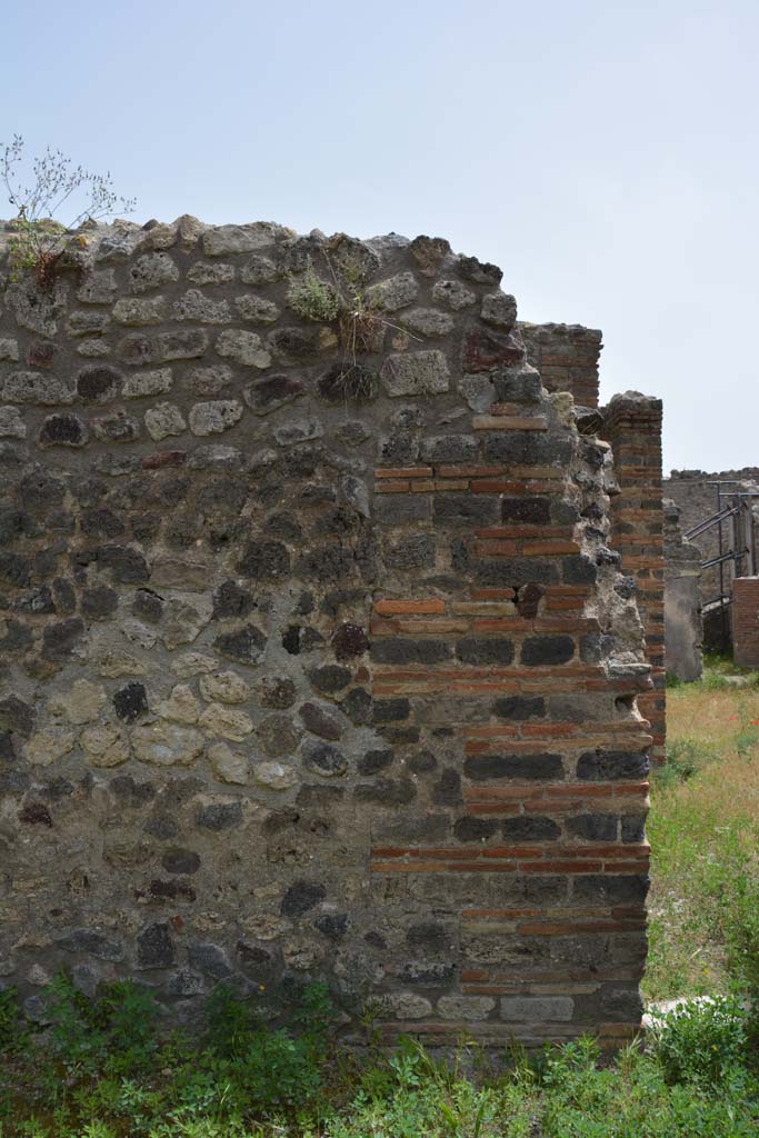 IX.5.14 Pompeii. May 2017.
Room “b”, west end of south wall of atrium with doorway to room “m”, on right.
Foto Christian Beck, ERC Grant 681269 DÉCOR.