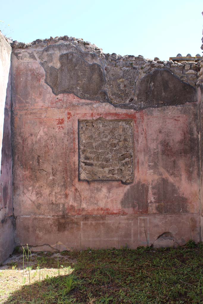 IX.5.14 Pompeii. May 2019. Room �f�, site of central painting on east wall.
Foto Christian Beck, ERC Grant 681269 D�COR.
