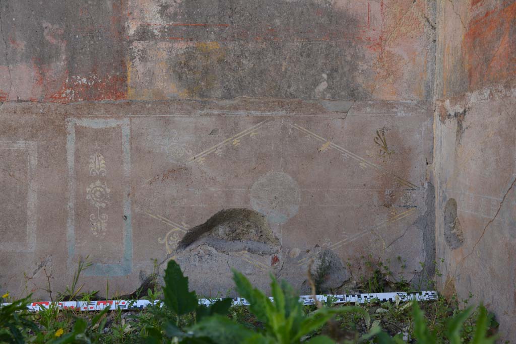 IX.5.14 Pompeii. May 2017. Room �f�, zoccolo on east wall at south end. 
Foto Christian Beck, ERC Grant 681269 D�COR.
