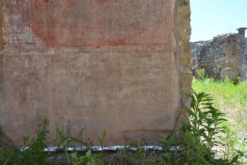 IX.5.14 Pompeii. May 2017. Room �f�, zoccolo on south wall on east side of doorway to atrium �b�.
Foto Christian Beck, ERC Grant 681269 D�COR.
