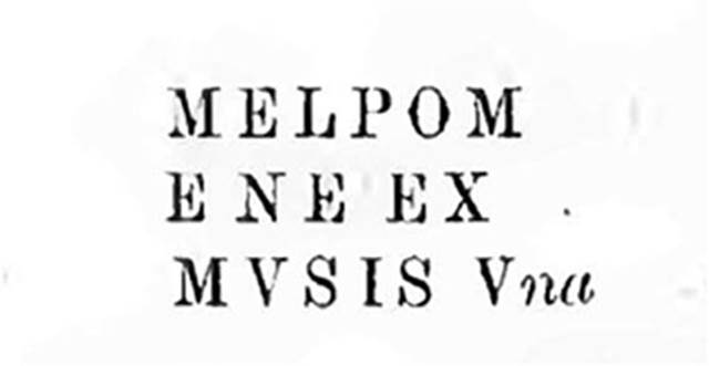 IX.5.14 Pompeii. Room �f�, triclinium.
Inscription found on the scroll of Clio �Melpomene ex Musis una�.
According to Sogliano, this was described as faded black lettering. 
See Sogliano, in NdS, 1878, p. 184.
According to Mau, the last two letters were not at all clear.
See Mau in BdI, 1879, p. 261.
