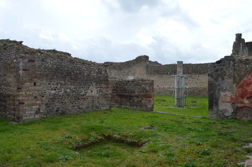 IX.5.14 Pompeii. March 2018. Looking south-west across impluvium in atrium.
Foto Taylor Lauritsen, ERC Grant 681269 D�COR.

