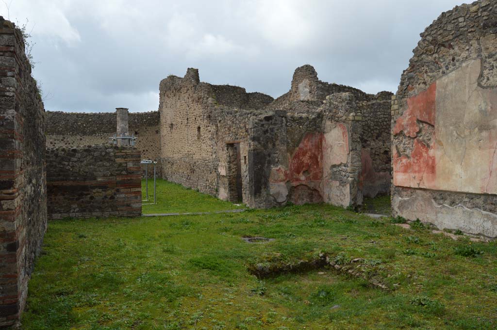 IX.5.14 Pompeii. March 2018. 
Looking north-west across impluvium in atrium towards portico �k�, with doorway to room �L�, in centre, and to triclinium �f�, on right. 
Foto Taylor Lauritsen, ERC Grant 681269 D�COR.


