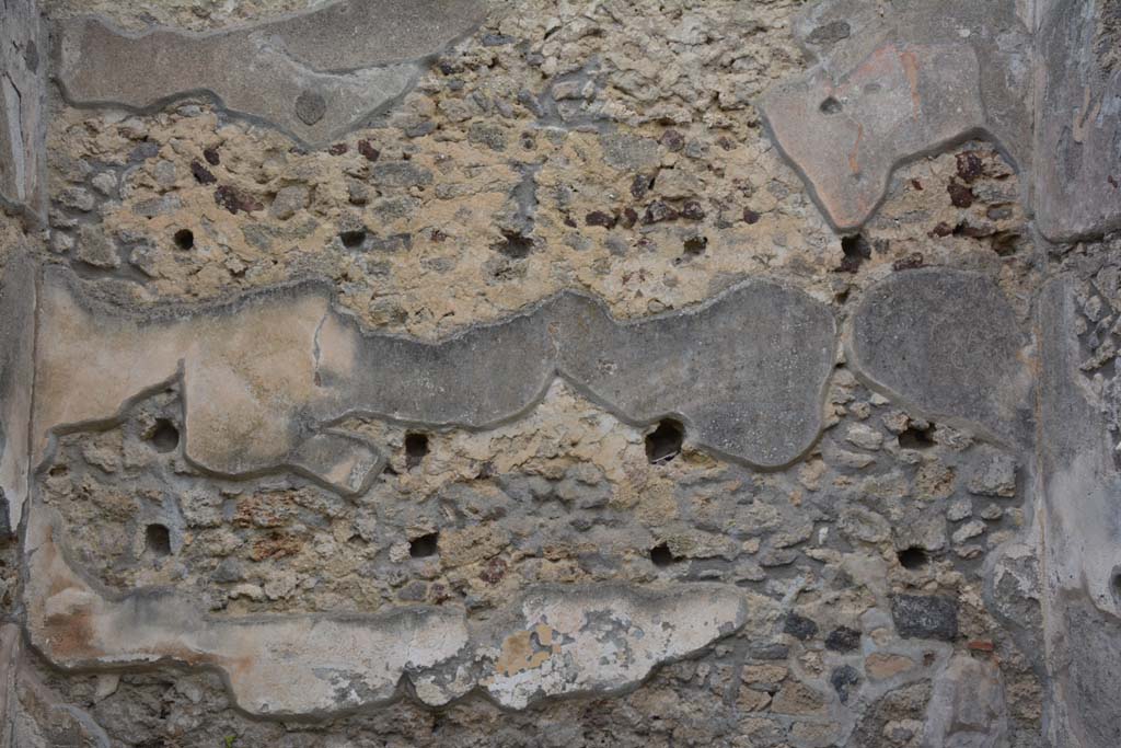 IX.5.14 Pompeii. May 2017. North ala �e�, detail from north wall, with holes for supports for shelving.
Foto Christian Beck, ERC Grant 681269 D�COR.
