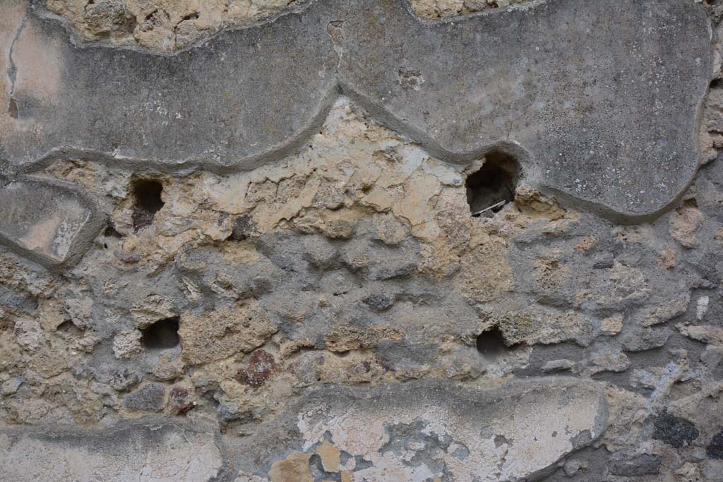 IX.5.14 Pompeii. May 2017. North ala �e�, detail from centre of north wall of holes for supports for shelving.
Foto Christian Beck, ERC Grant 681269 D�COR.
