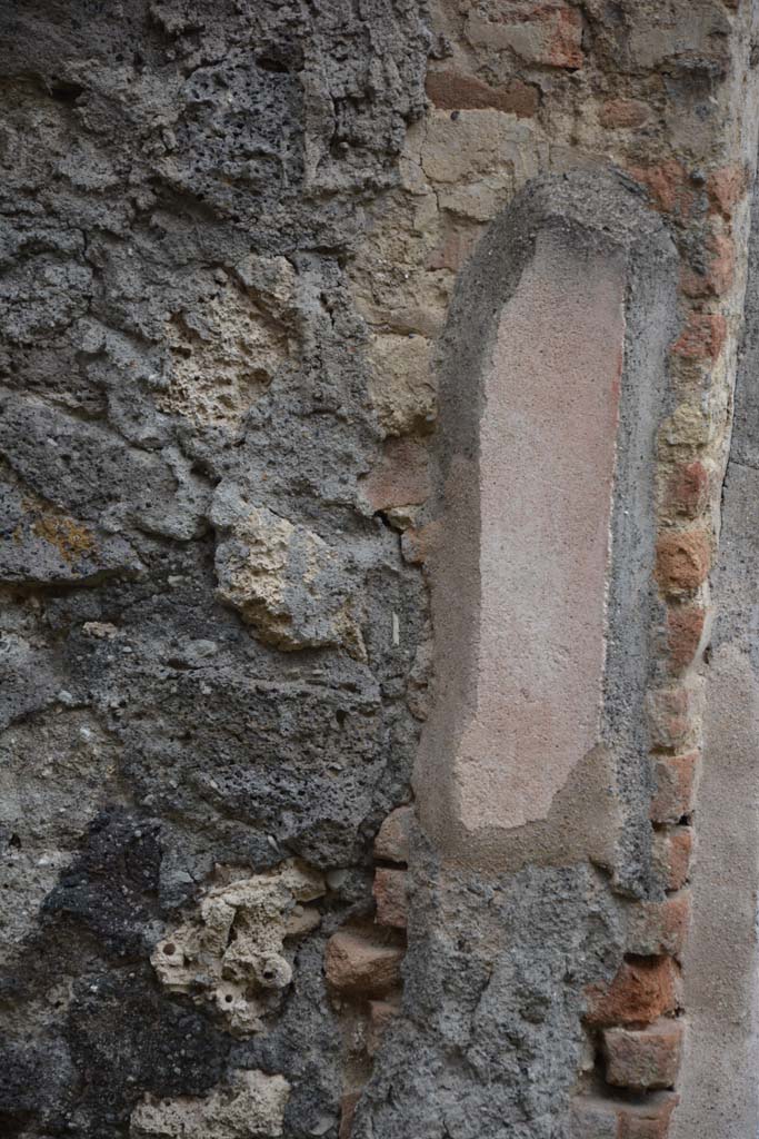 IX.5.14 Pompeii. May 2017. North ala �e�, Remaining stucco from upper south side of doorway �d�.
Foto Christian Beck, ERC Grant 681269 D�COR.
