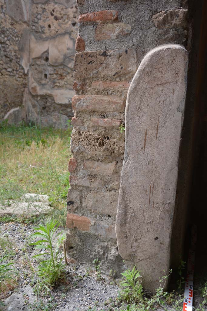 IX.5.14 Pompeii. May 2017. Room �c�, north side of doorway.  
Foto Christian Beck, ERC Grant 681269 D�COR.
