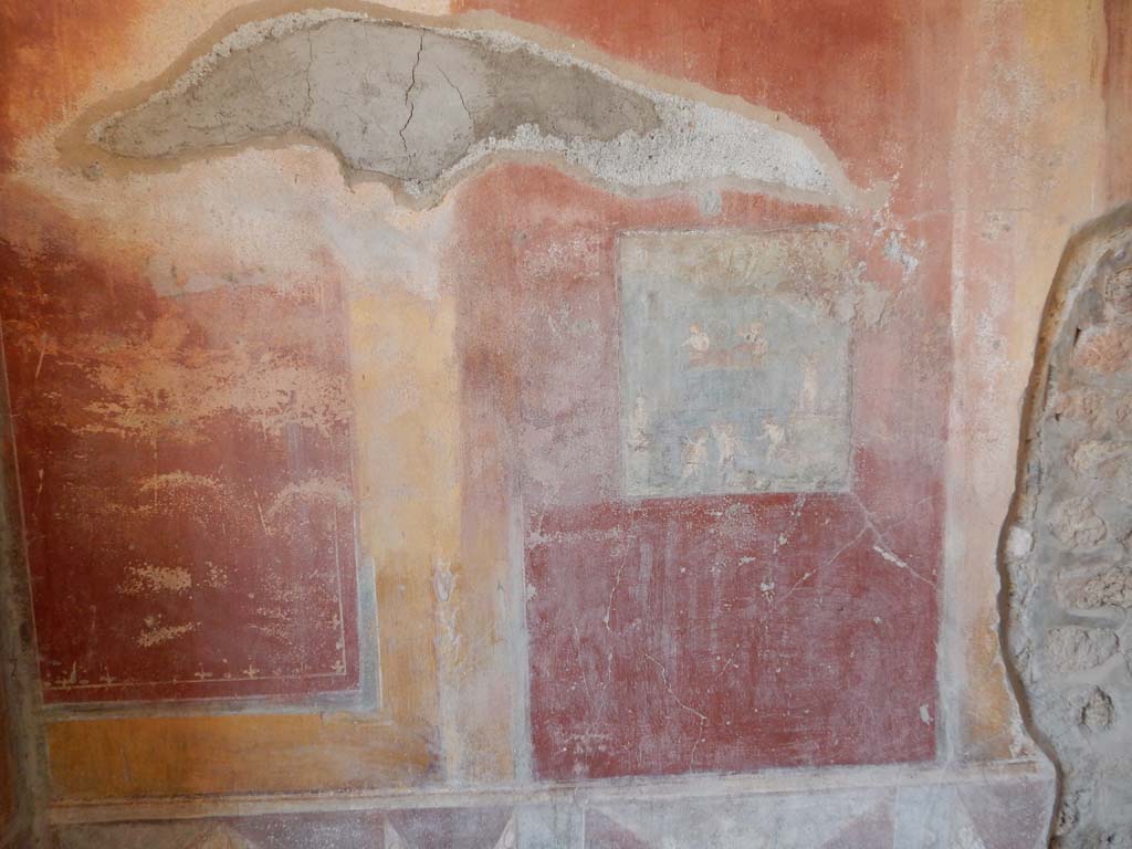 IX.5.14 Pompeii. June 2019. Room �c�, north wall of cubiculum on north side of entrance corridor. 
Wall painting of Venus with fishing cupids. Photo courtesy of Buzz Ferebee.
