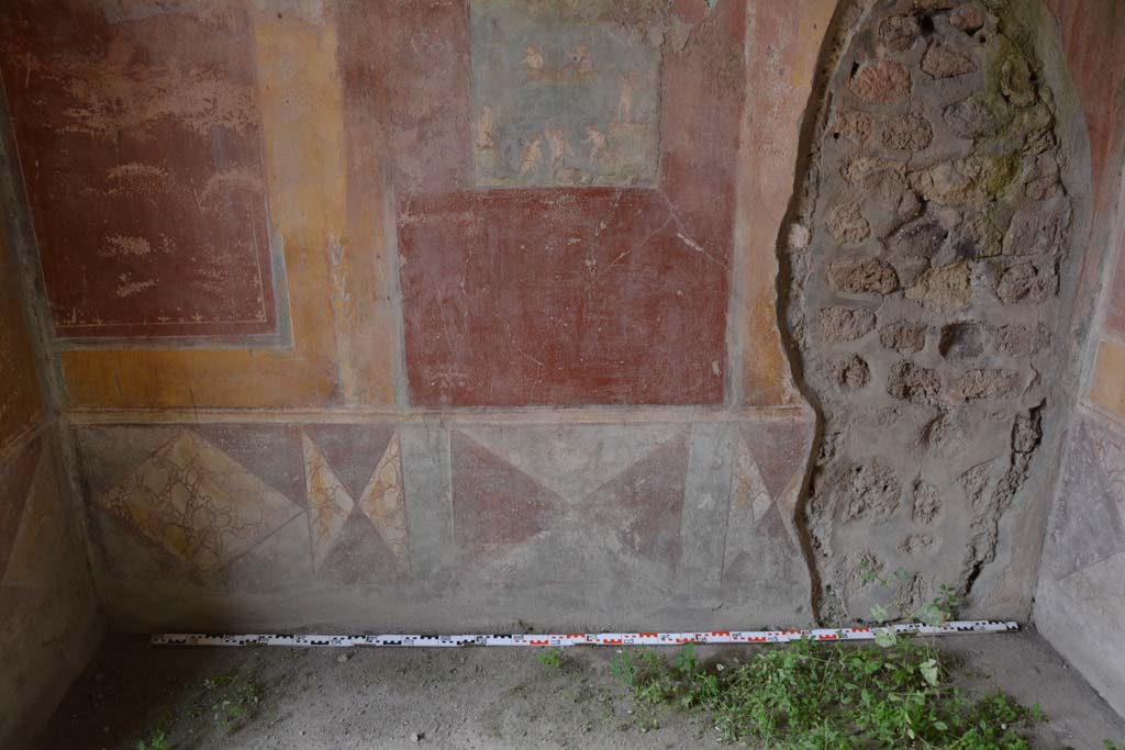 IX.5.14 Pompeii. May 2017. Room �c�, detail of north wall and zoccolo.
Foto Christian Beck, ERC Grant 681269 D�COR.

