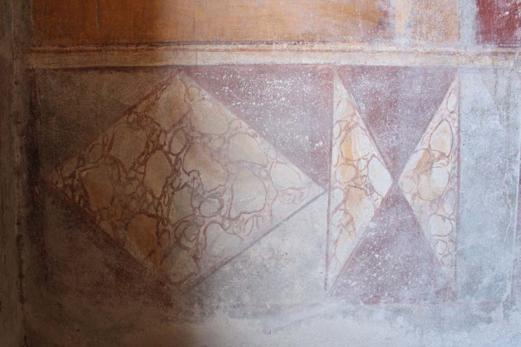 IX.5.14 Pompeii. May 2019. Room �c�, detail of zoccolo on north wall of cubiculum.
Foto Christian Beck, ERC Grant 681269 D�COR.

