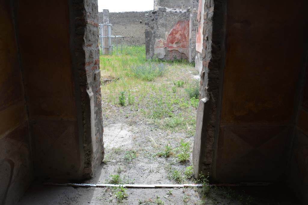 IX.5.14 Pompeii. May 2017. Room �c�, looking towards doorway in west wall towards atrium �b�. 
Foto Christian Beck, ERC Grant 681269 D�COR.
