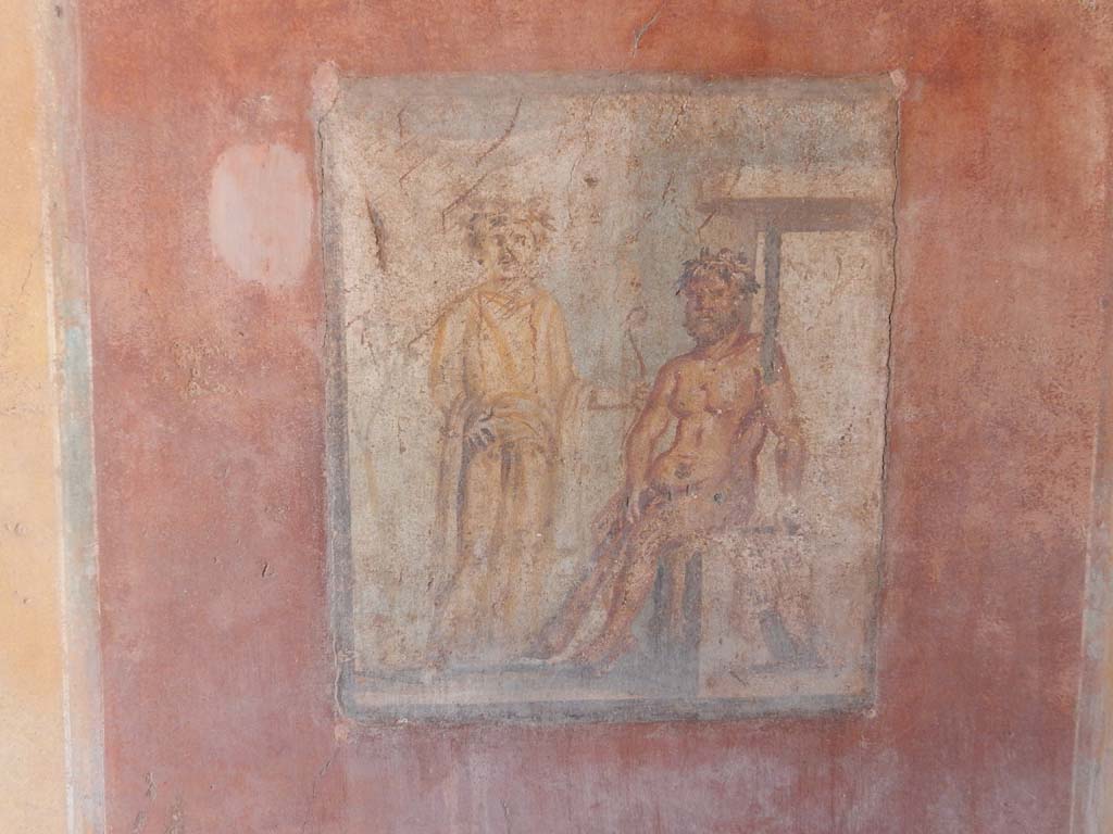 IX.5.14 Pompeii. June 2019. Cubiculum �g�, on south side of entrance doorway.
Wall painting of Hercules and Omphale, found in centre of north wall. Photo courtesy of Buzz Ferebee.
