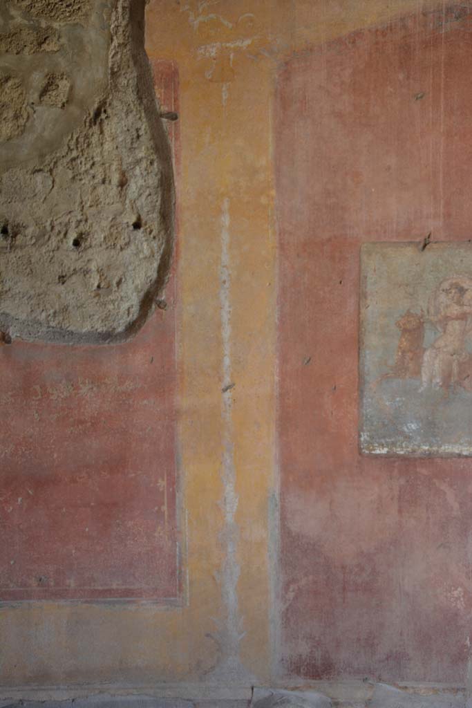 IX.5.14 Pompeii. May 2017. 
Room “g”, painted candelabra on east side of central painting on south wall.
Foto Christian Beck, ERC Grant 681269 DÉCOR.
