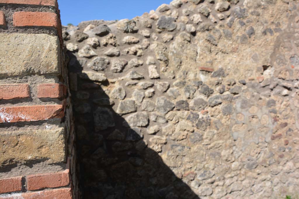 IX.5.16 Pompeii. March 2017. Room b�, looking towards north wall in north-west corner from doorway.      
Foto Christian Beck, ERC Grant 681269 D�COR.
