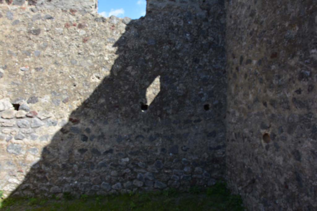 IX.5.16 Pompeii. March 2017. Room b�, looking towards east wall and south-east corner.     
Foto Christian Beck, ERC Grant 681269 D�COR.

