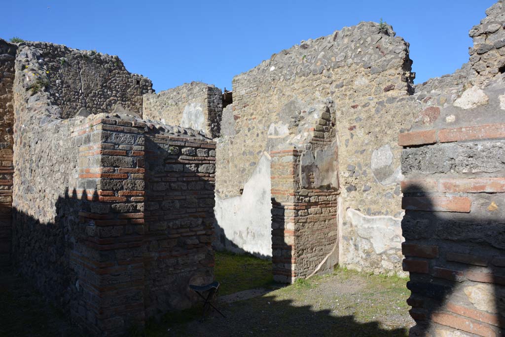 IX.5.16 Pompeii. March 2017. Room c�, looking towards north wall with doorway into triclinium d�.       
Foto Christian Beck, ERC Grant 681269 D�COR.

